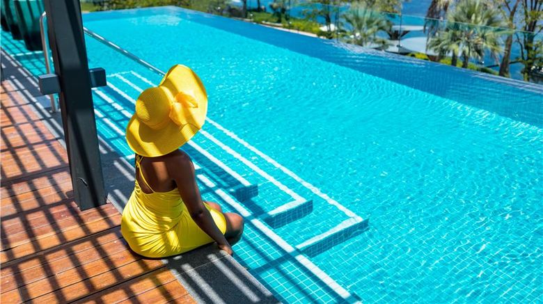 <b>Radisson Blu Mosi-Oa-Tunya LVI Resort Pool</b>. Images powered by <a href="https://iceportal.shijigroup.com/" title="IcePortal" target="_blank">IcePortal</a>.