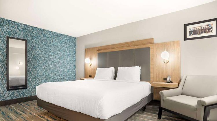 Best Western Plus Mobile Inn & Suites Room