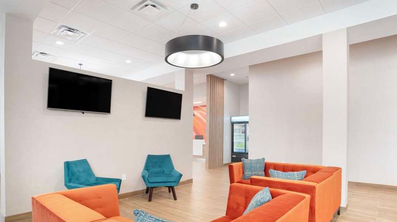 <b>Best Western Plus Mobile Inn & Suites Lobby</b>. Images powered by <a href="https://iceportal.shijigroup.com/" title="IcePortal" target="_blank">IcePortal</a>.