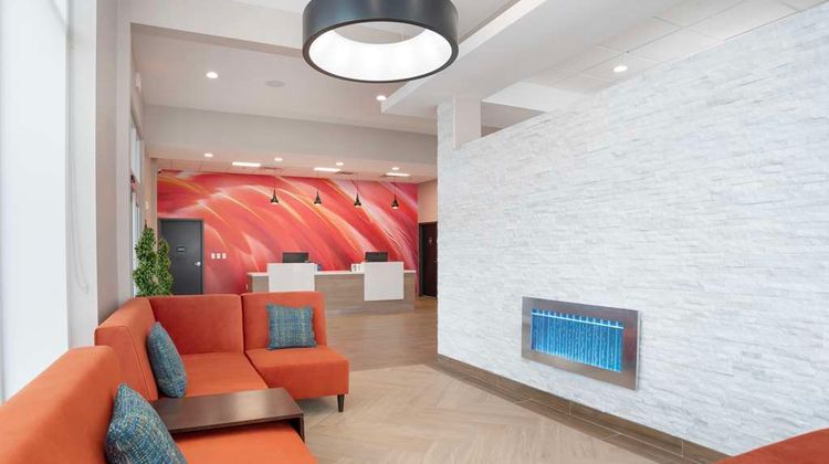 Best Western Plus Mobile Inn & Suites Lobby