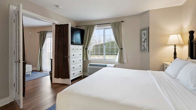 <b>Charlevoix Inn & Sts SureStay Coll by BW Suite</b>. Images powered by <a href="https://iceportal.shijigroup.com/" title="IcePortal" target="_blank">IcePortal</a>.