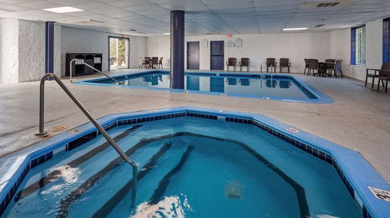 <b>Charlevoix Inn & Sts SureStay Coll by BW Spa</b>. Images powered by <a href="https://iceportal.shijigroup.com/" title="IcePortal" target="_blank">IcePortal</a>.