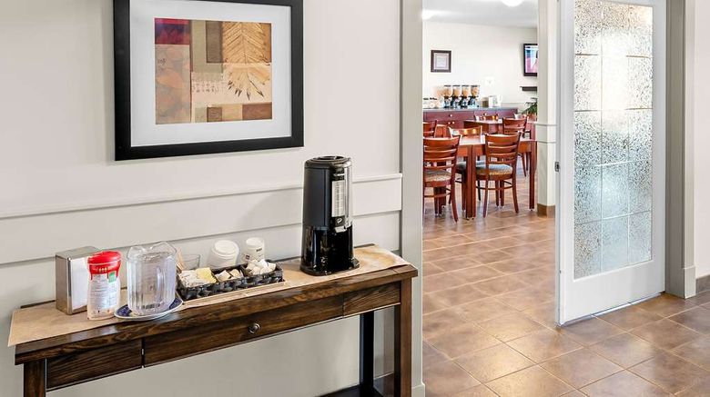 <b>SureStay Plus by Best Western Hardisty Lobby</b>. Images powered by <a href="https://iceportal.shijigroup.com/" title="IcePortal" target="_blank">IcePortal</a>.