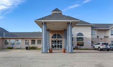 Quality Inn & Stes Edmonton Intl Airport