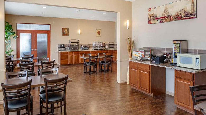 <b>Quality Inn & Stes Edmonton Intl Airport Restaurant</b>. Images powered by <a href="https://iceportal.shijigroup.com/" title="IcePortal" target="_blank">IcePortal</a>.