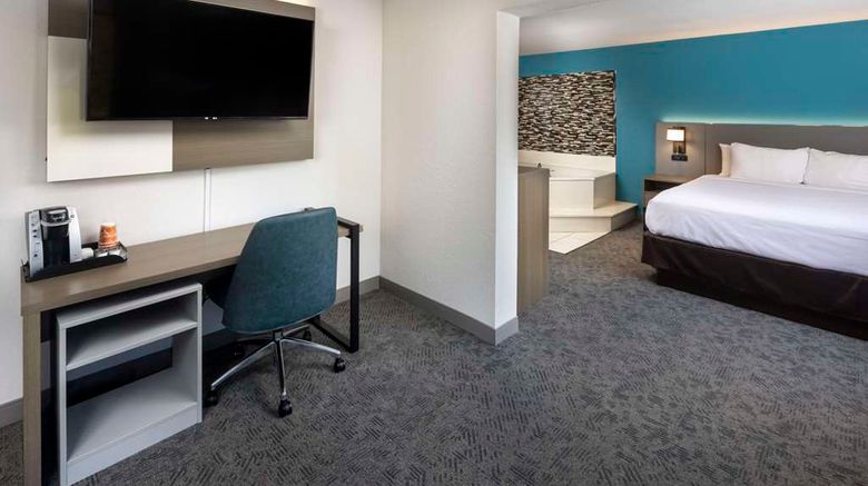 <b>Comfort Inn & Suites Suite</b>. Images powered by <a href="https://iceportal.shijigroup.com/" title="IcePortal" target="_blank">IcePortal</a>.