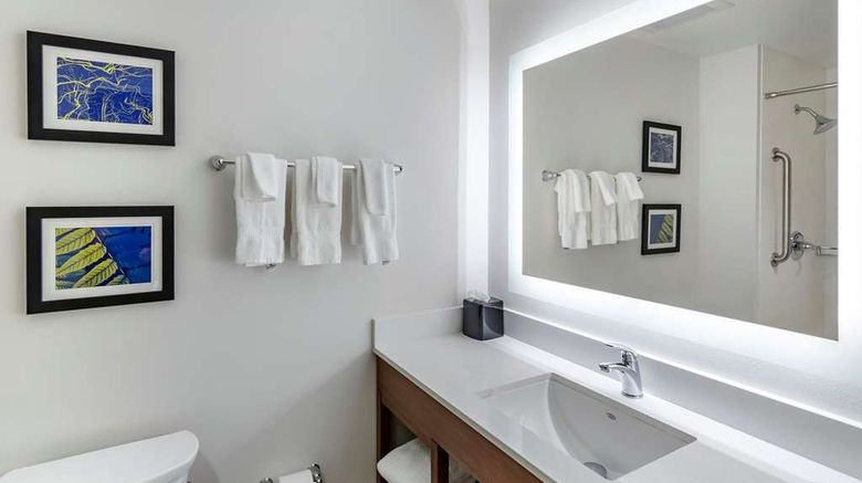 <b>Comfort Suites Grandview-Kansas City Suite</b>. Images powered by <a href="https://iceportal.shijigroup.com/" title="IcePortal" target="_blank">IcePortal</a>.