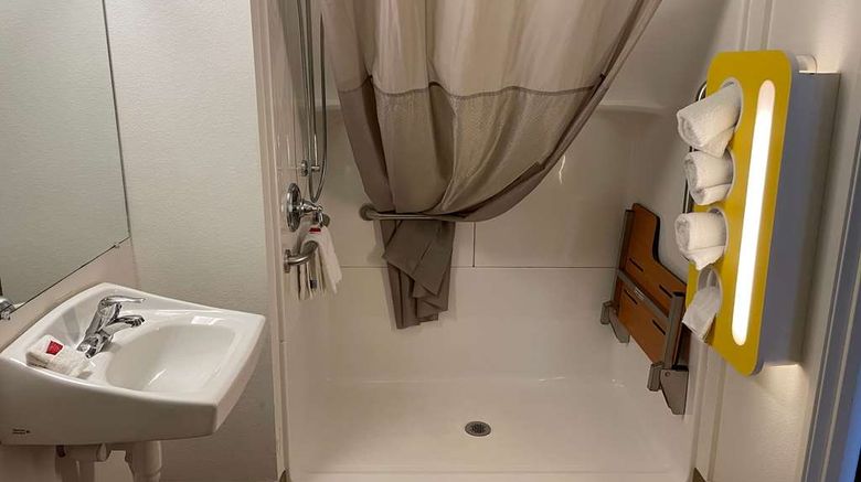<b>Baymont by Wyndham Williston Room</b>. Images powered by <a href="https://iceportal.shijigroup.com/" title="IcePortal" target="_blank">IcePortal</a>.