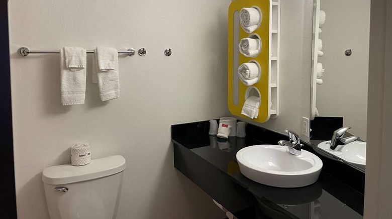 <b>Baymont by Wyndham Williston Room</b>. Images powered by <a href="https://iceportal.shijigroup.com/" title="IcePortal" target="_blank">IcePortal</a>.