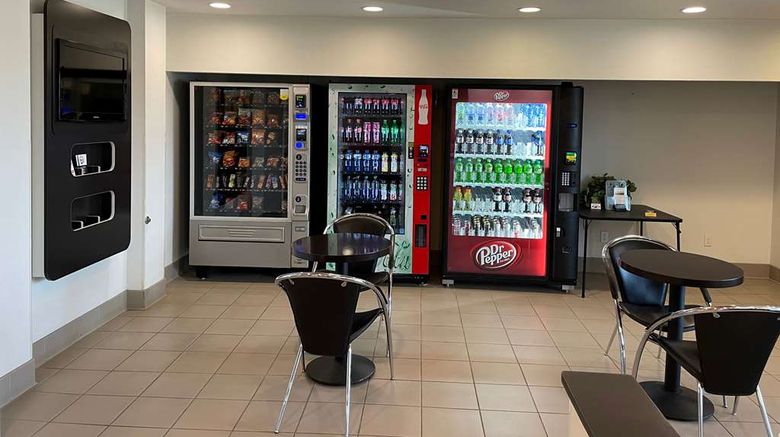 <b>Baymont by Wyndham Williston Lobby</b>. Images powered by <a href="https://iceportal.shijigroup.com/" title="IcePortal" target="_blank">IcePortal</a>.