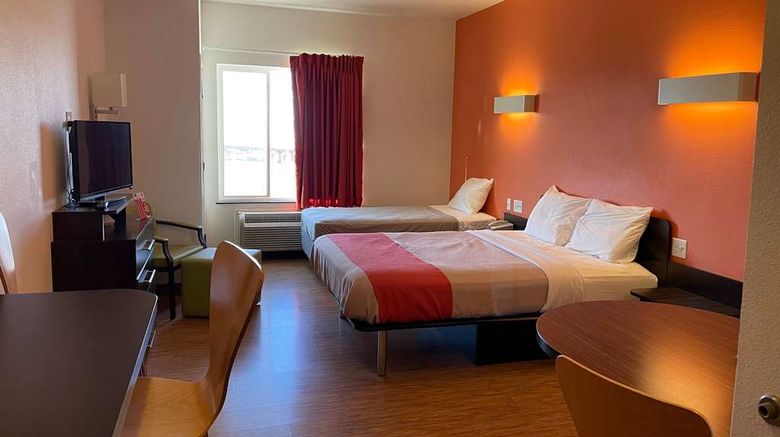 <b>Baymont by Wyndham Williston Room</b>. Images powered by <a href="https://iceportal.shijigroup.com/" title="IcePortal" target="_blank">IcePortal</a>.