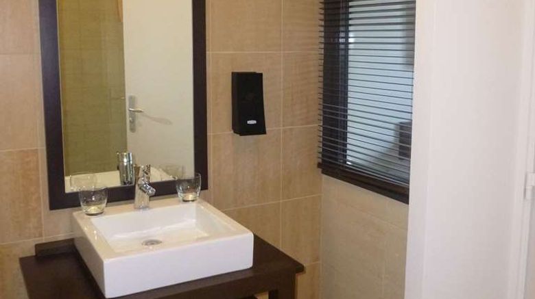 <b>Hotel Terre de Loire Room</b>. Images powered by <a href="https://iceportal.shijigroup.com/" title="IcePortal" target="_blank">IcePortal</a>.