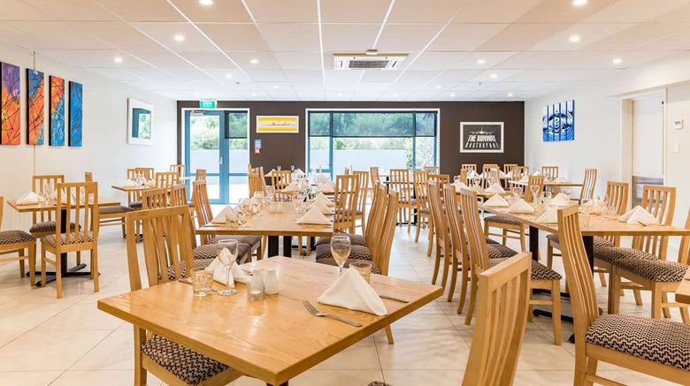 <b>Heartland Hotel Auckland Airport Restaurant</b>. Images powered by <a href="https://iceportal.shijigroup.com/" title="IcePortal" target="_blank">IcePortal</a>.