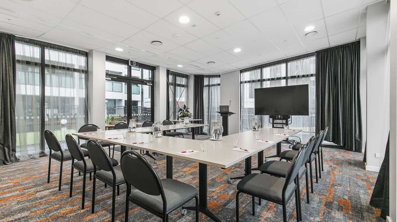 <b>Ramada by Wyndham Newmarket Meeting</b>. Images powered by <a href="https://iceportal.shijigroup.com/" title="IcePortal" target="_blank">IcePortal</a>.
