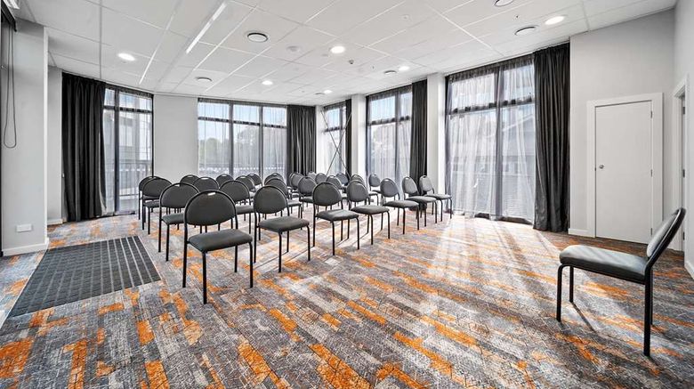 <b>Ramada by Wyndham Newmarket Meeting</b>. Images powered by <a href="https://iceportal.shijigroup.com/" title="IcePortal" target="_blank">IcePortal</a>.