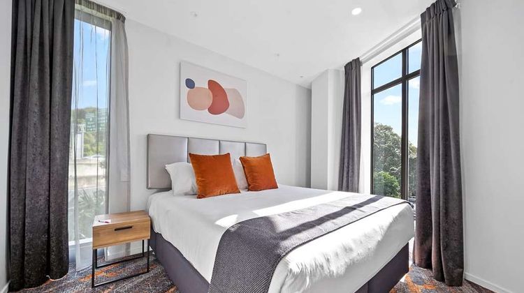 Ramada by Wyndham Newmarket Room