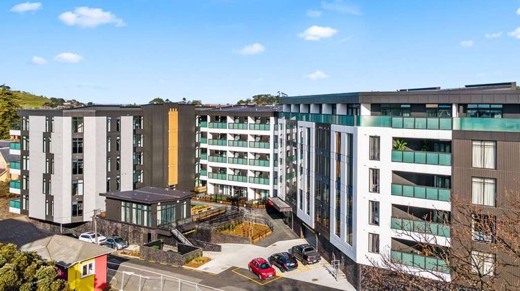 Ramada by Wyndham Newmarket Exterior