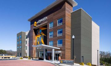 La Quinta Inn & Suites by Wyndham