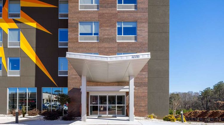 La Quinta Inn & Suites by Wyndham Exterior