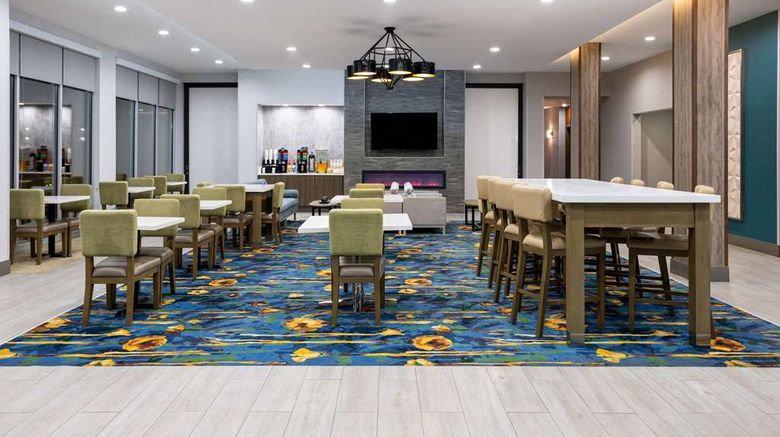 <b>La Quinta Inn & Suites by Wyndham Lobby</b>. Images powered by <a href="https://iceportal.shijigroup.com/" title="IcePortal" target="_blank">IcePortal</a>.