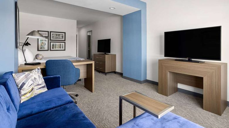 <b>La Quinta Inn & Suites by Wyndham Suite</b>. Images powered by <a href="https://iceportal.shijigroup.com/" title="IcePortal" target="_blank">IcePortal</a>.