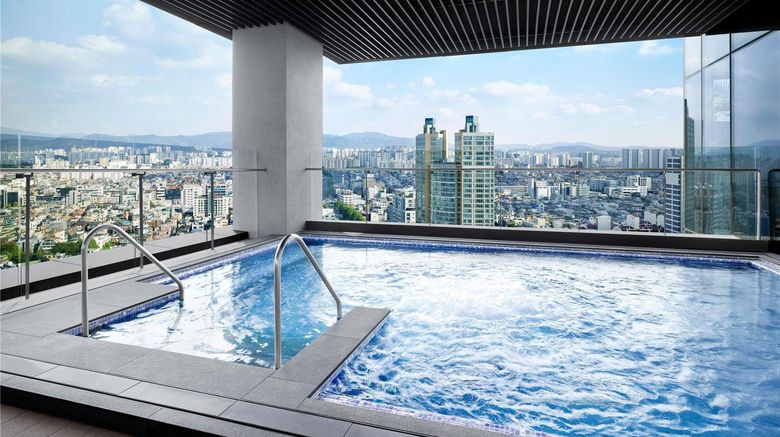 <b>Sofitel Ambassador Seoul Pool</b>. Images powered by <a href="https://iceportal.shijigroup.com/" title="IcePortal" target="_blank">IcePortal</a>.