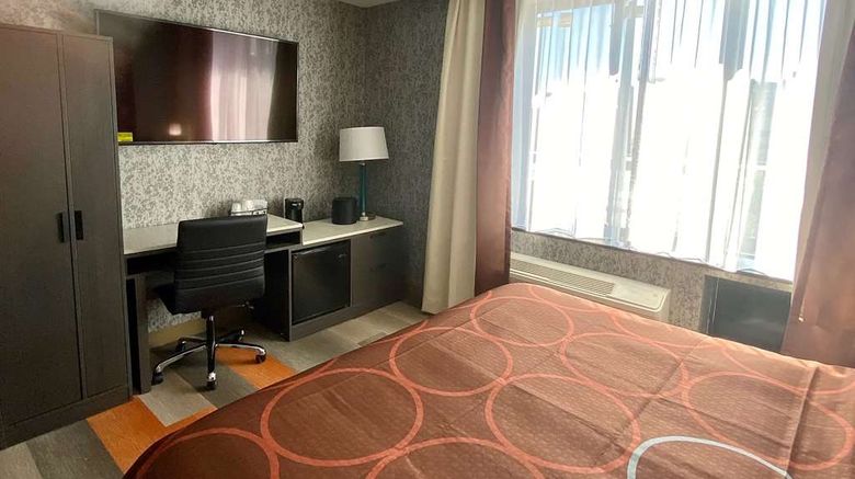 <b>Super 8 by Wyndham Brooklyn Williamsburg Room</b>. Images powered by <a href="https://iceportal.shijigroup.com/" title="IcePortal" target="_blank">IcePortal</a>.