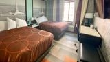 Super 8 by Wyndham Brooklyn Williamsburg Room