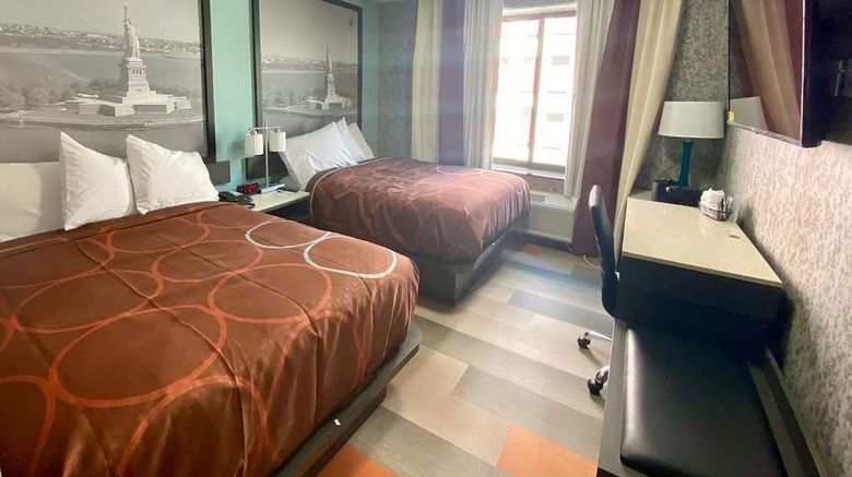 <b>Super 8 by Wyndham Brooklyn Williamsburg Room</b>. Images powered by <a href="https://iceportal.shijigroup.com/" title="IcePortal" target="_blank">IcePortal</a>.