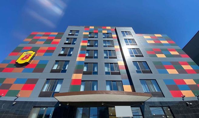 Super 8 by Wyndham Brooklyn Williamsburg Exterior