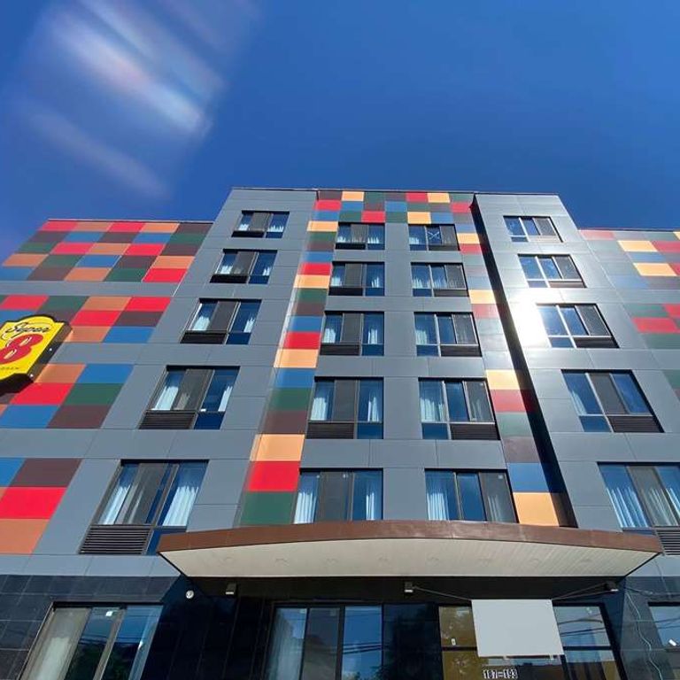 Super 8 by Wyndham Brooklyn Williamsburg
