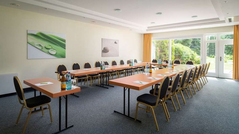 <b>Parkhotel Am Taunus Meeting</b>. Images powered by <a href="https://iceportal.shijigroup.com/" title="IcePortal" target="_blank">IcePortal</a>.