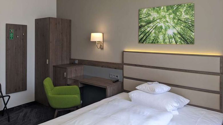 <b>Parkhotel Am Taunus Room</b>. Images powered by <a href="https://iceportal.shijigroup.com/" title="IcePortal" target="_blank">IcePortal</a>.