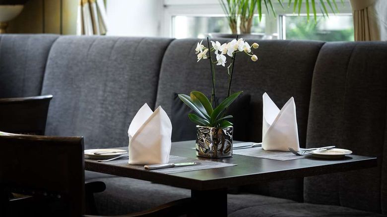 <b>Parkhotel Am Taunus Restaurant</b>. Images powered by <a href="https://iceportal.shijigroup.com/" title="IcePortal" target="_blank">IcePortal</a>.