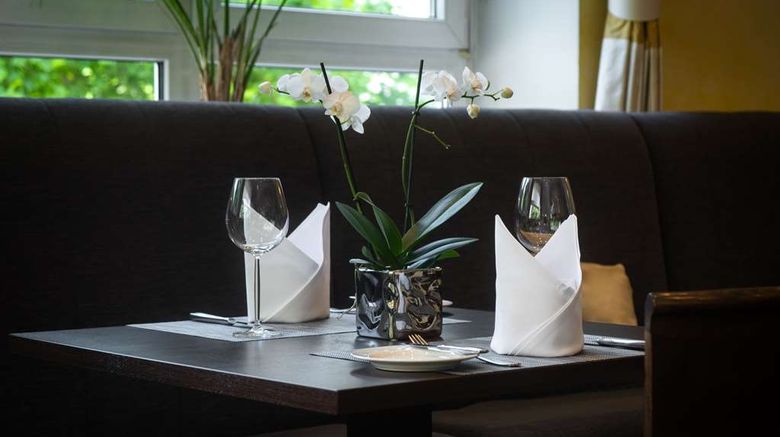 <b>Parkhotel Am Taunus Restaurant</b>. Images powered by <a href="https://iceportal.shijigroup.com/" title="IcePortal" target="_blank">IcePortal</a>.