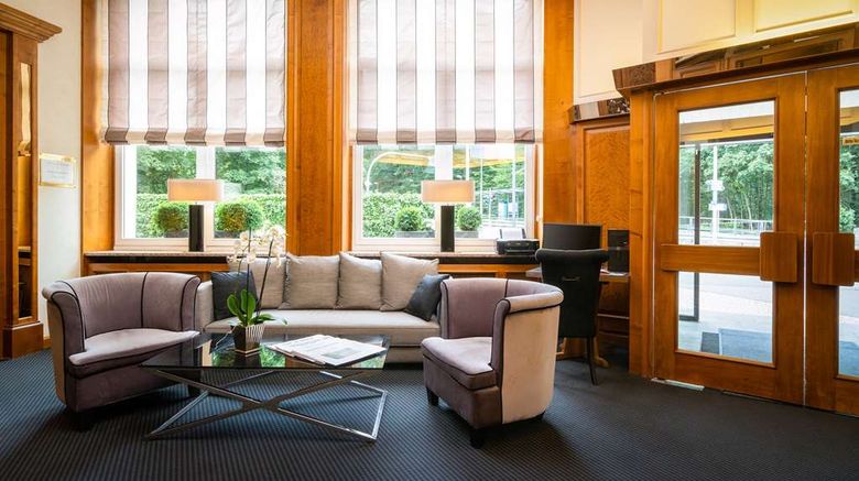 <b>Parkhotel Am Taunus Lobby</b>. Images powered by <a href="https://iceportal.shijigroup.com/" title="IcePortal" target="_blank">IcePortal</a>.