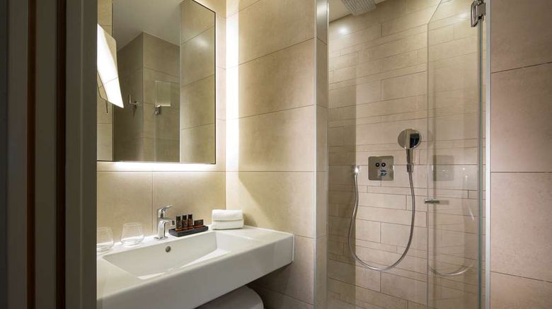 <b>Le 10 Bis Hotel Room</b>. Images powered by <a href="https://iceportal.shijigroup.com/" title="IcePortal" target="_blank">IcePortal</a>.