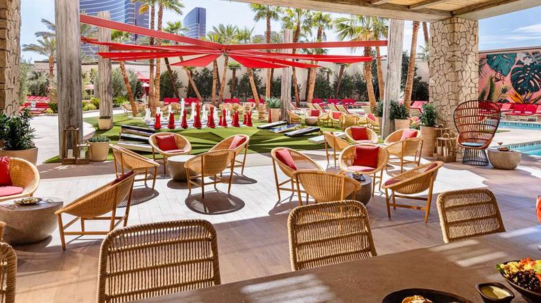 <b>Crockfords Las Vegas-LXR Hotels & Resort Pool</b>. Images powered by <a href="https://iceportal.shijigroup.com/" title="IcePortal" target="_blank">IcePortal</a>.