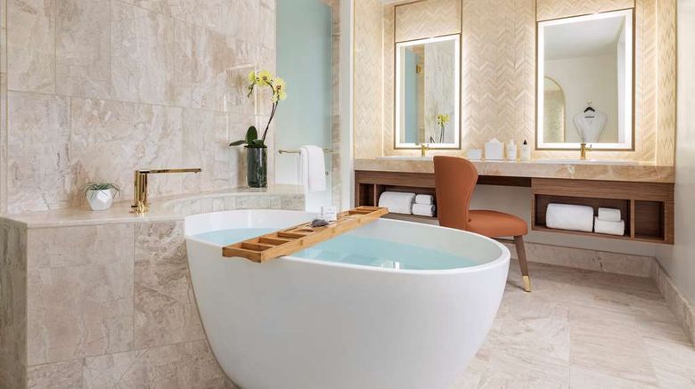 <b>Crockfords Las Vegas-LXR Hotels & Resort Room</b>. Images powered by <a href="https://iceportal.shijigroup.com/" title="IcePortal" target="_blank">IcePortal</a>.