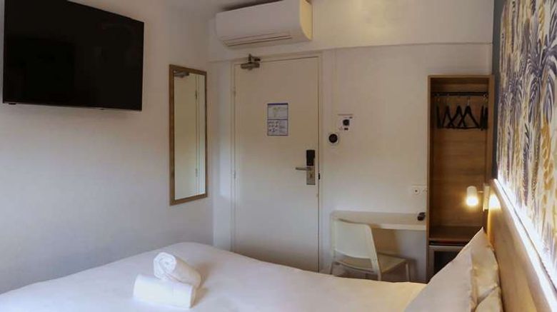 <b>Kyriad Direct Toulon Ouest La Seyne-sur Room</b>. Images powered by <a href="https://iceportal.shijigroup.com/" title="IcePortal" target="_blank">IcePortal</a>.