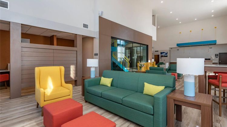 Comfort Suites East-Medical Center Area Lobby