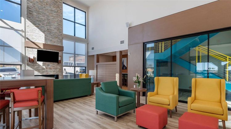 Comfort Suites East-Medical Center Area Lobby