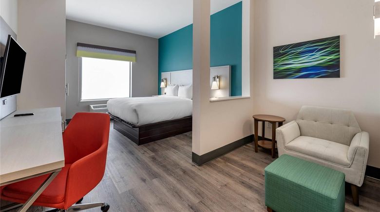 <b>Comfort Suites East-Medical Center Area Suite</b>. Images powered by <a href="https://iceportal.shijigroup.com/" title="IcePortal" target="_blank">IcePortal</a>.