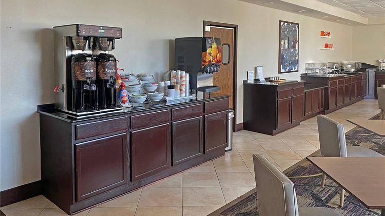 <b>MainStay Suites Conover Restaurant</b>. Images powered by <a href="https://iceportal.shijigroup.com/" title="IcePortal" target="_blank">IcePortal</a>.