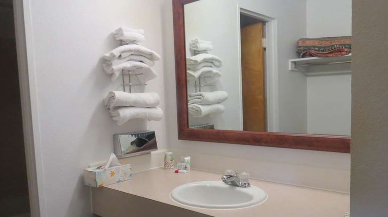 <b>Travelodge by Wyndham Stratton Room</b>. Images powered by <a href="https://iceportal.shijigroup.com/" title="IcePortal" target="_blank">IcePortal</a>.