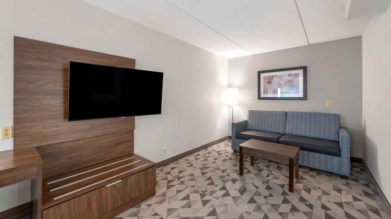 <b>Best Western Plus Harrisonburg Room</b>. Images powered by <a href="https://iceportal.shijigroup.com/" title="IcePortal" target="_blank">IcePortal</a>.