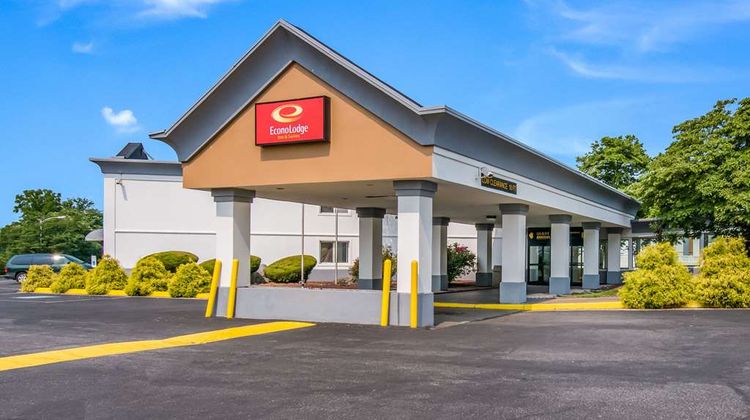 Econo Lodge Inn & Suites Exterior