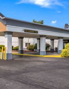 Econo Lodge Inn & Suites