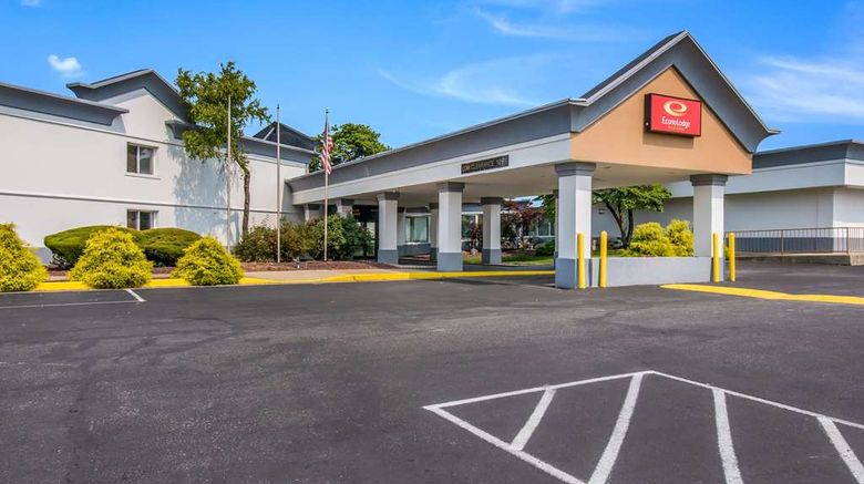 <b>Econo Lodge Inn & Suites Exterior</b>. Images powered by <a href="https://iceportal.shijigroup.com/" title="IcePortal" target="_blank">IcePortal</a>.