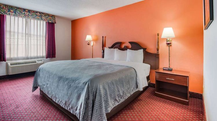 Econo Lodge Inn & Suites Suite